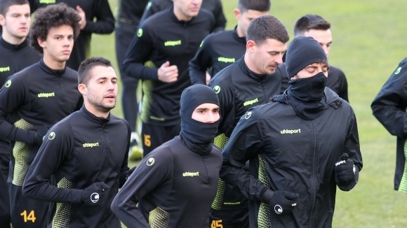 Старши треньорът на Ботев Пловдив Ферарио Спасов събра канарчетата на