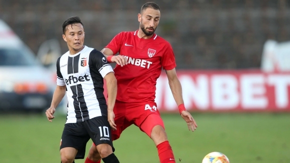 Етър подписа договор днес с първото си ново попълнение Това