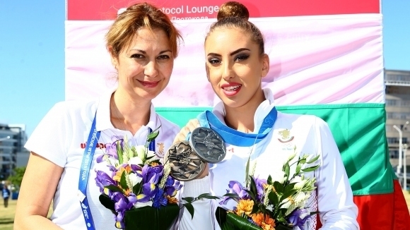 Националките в индивидуалното по художествена гимнастика Невяна Владинова Катрин Тасева