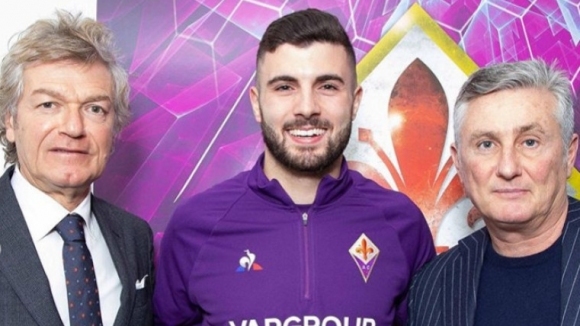 Нападателят на Уулвърхамптън Патрик Кутроне беше представен официално като играч