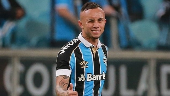 Английският Евертън проявява силен интерес към нападателя на бразилския Гремио