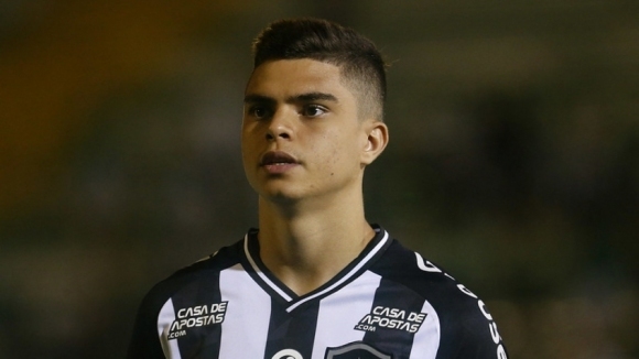 След като се твърдеше че Лудогорец проявява интерес към Алекс