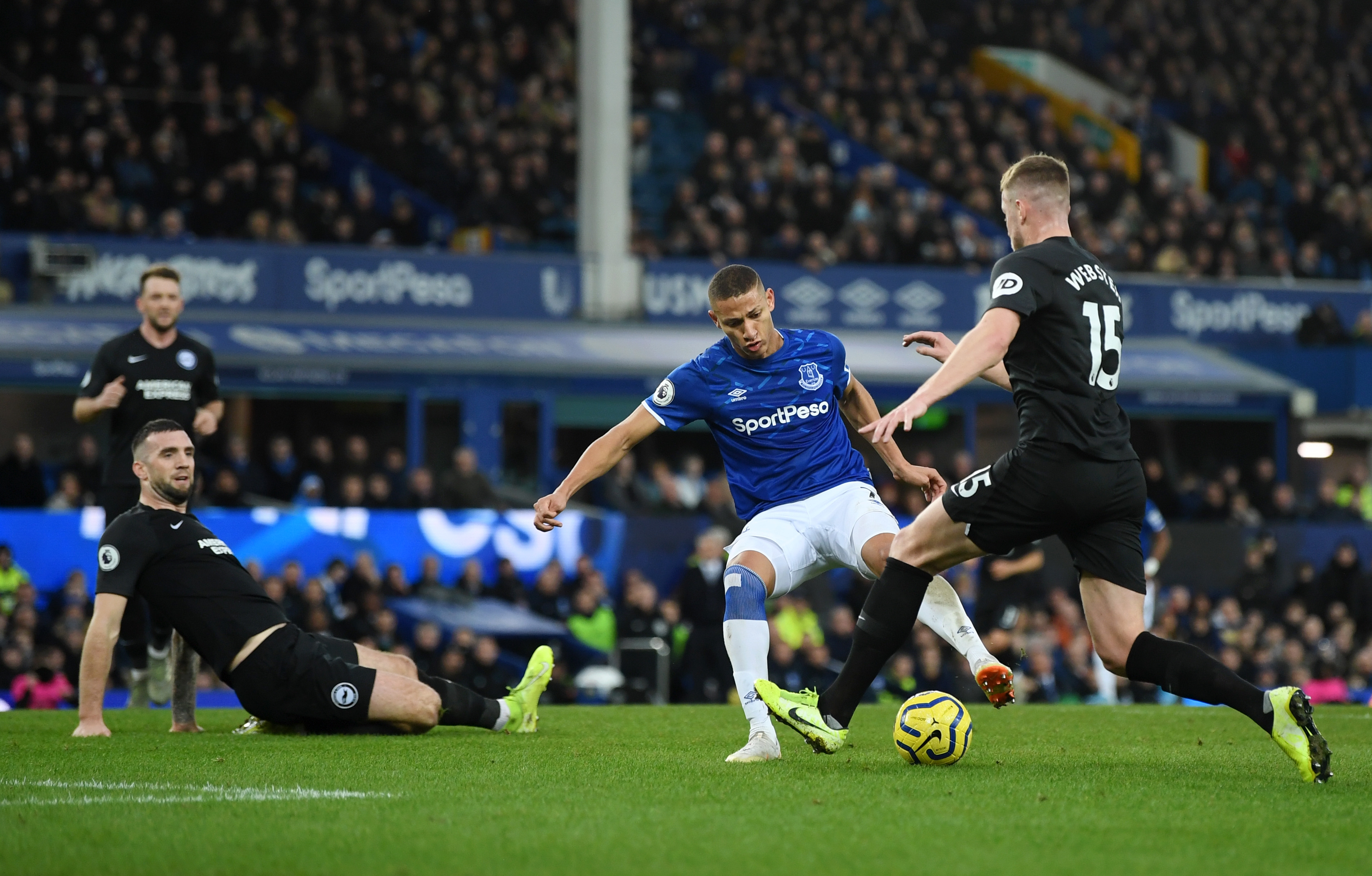 Евертън спечели с 1 0 домакинството си на Брайтън и продължи