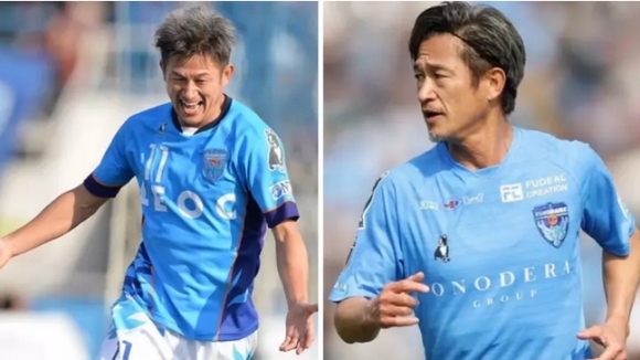 Казуйоши Миура, който е най-възрастният професионален футболист в света, продължи