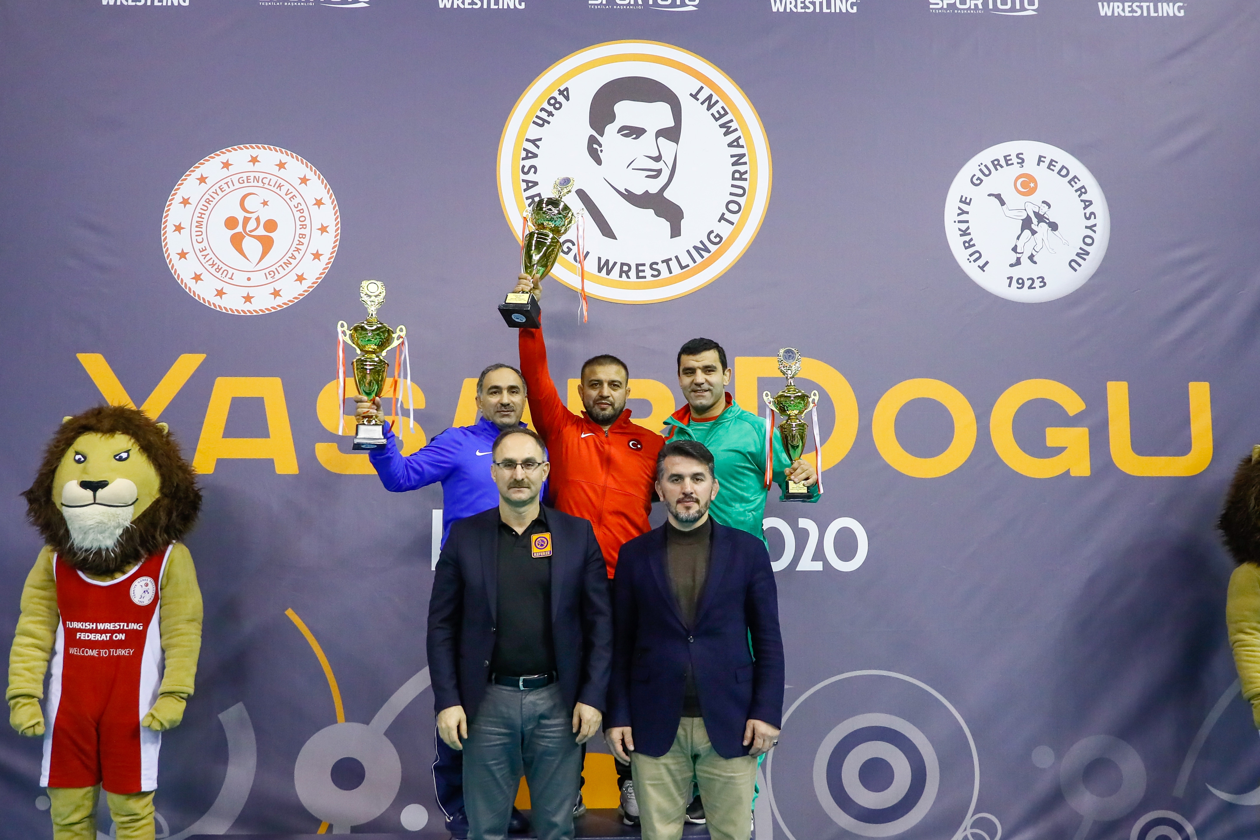 Още два медала спечелиха българските борци на силния турнир Яшар