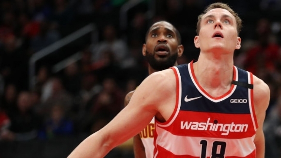 Латвийският национал Анжейс Пасечникс подписа тригодишен договор с тима на