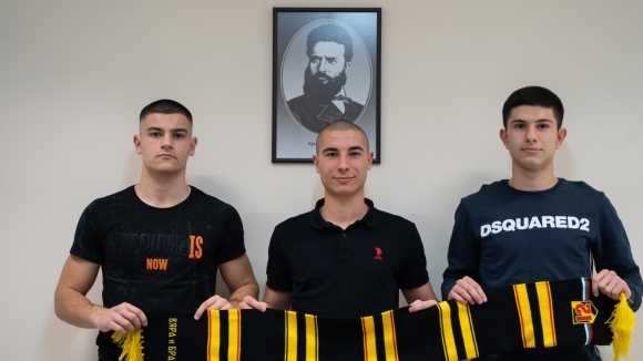 Трима юноши на Ботев Пловдив подписаха първите си професионални договори