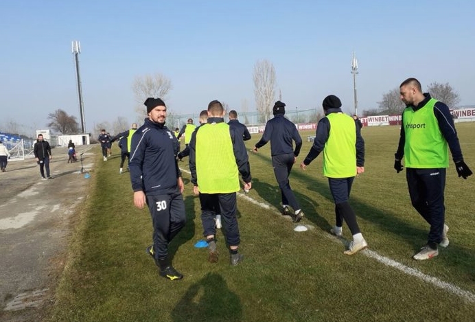 Нападателят Валери Божинов и защитникът Иван Бандаловски започнаха тренировки със