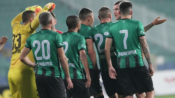 Нефтохимик започна с успех серията контролни срещи от зимната си