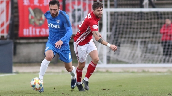 Нюрнберг се е отказал от намерението си да привлече халфа