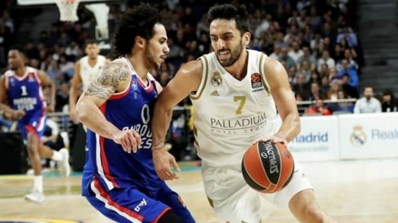 Анадолу Ефес Истанбул продължи победната си серия в баскетболната Евролига