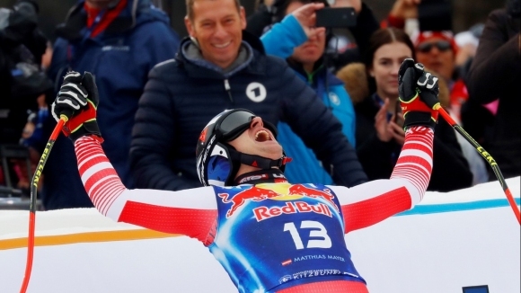 Двукратният Олимпийски шампион Матиас Майер триумфира в спускането от Световната