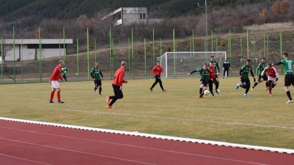 Нефтохимик записа поредна победа в контролните срещи от зимната подготовка