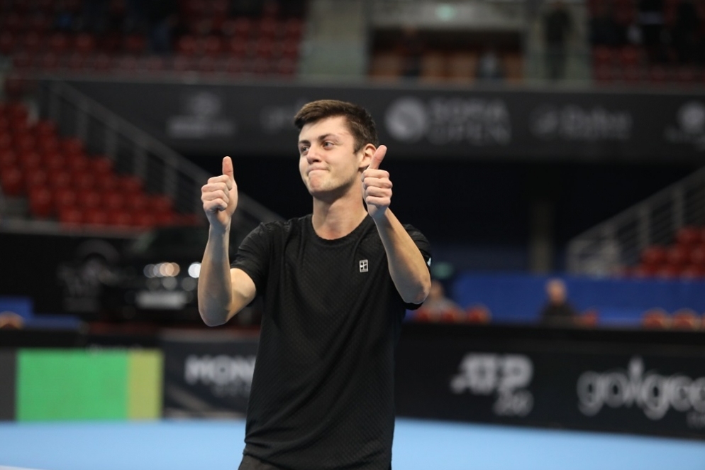 Националът на България за Купа Дейвис Александър Лазаров се класира