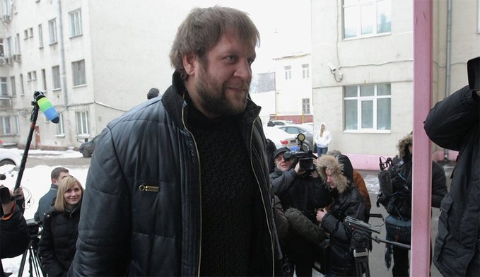 Александър Емеляненко беше освободен от ареста в който прекара една