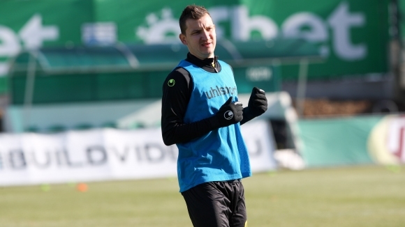 Халфът на Ботев Пловдив Тодор Неделев претърпя успешна операция в