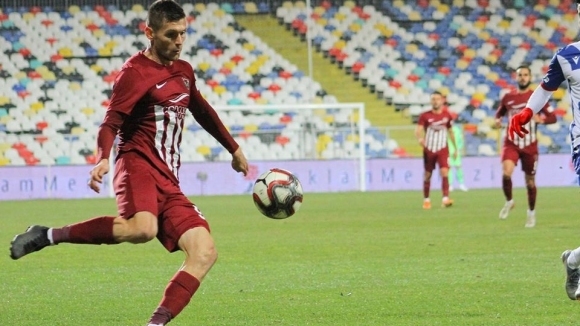 Българският национал Страхил Попов изигра силен мач при равенството 1:1