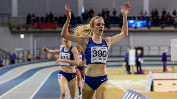 Шотландката Джема Рийки спечели бягането на 800 метра в зала