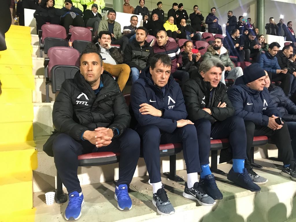 Щабът на Левски гледа на живо първия четвъртфинал за Купата