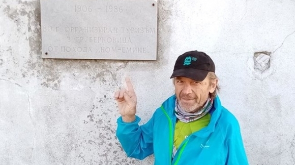 Той успя! 66-годишният Любомир Палакарчев премина популярния туристически маршрут Ком