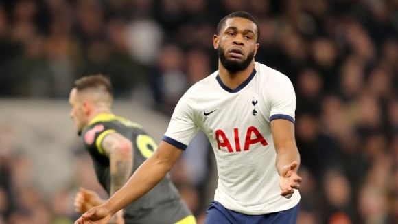 Защитникът Джафет Танганга иска да подпише нов договор с Тотнъм