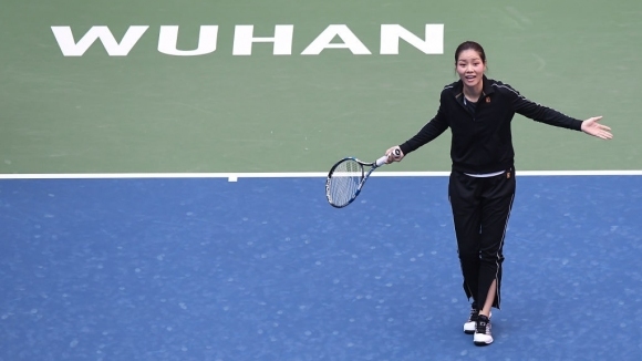 Бившата китайска тенисистка Ли На дари 3 милиона юана около