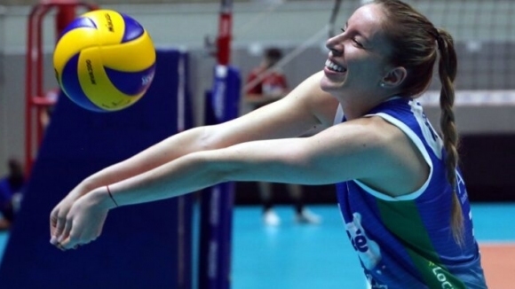 Българската волейболистка Добриана Рабаджиева и новият й тим Минас Тенис