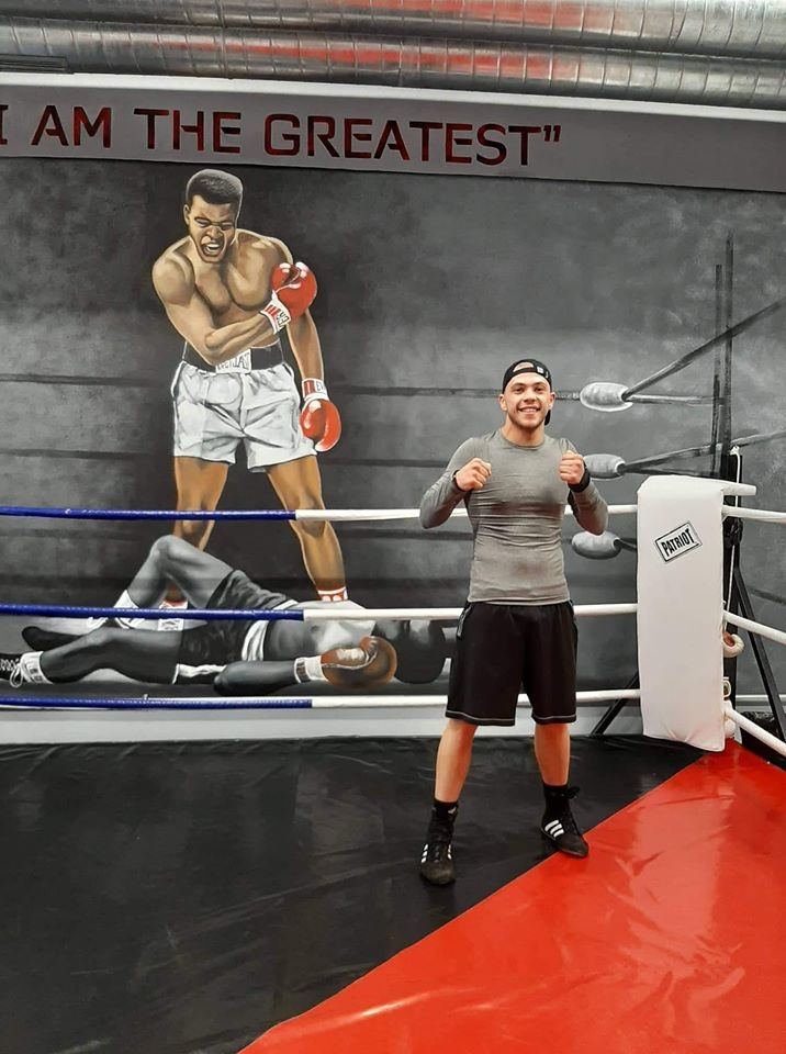 Един от най талантливите български професионални боксьори Здравко Попов поднови тренировки