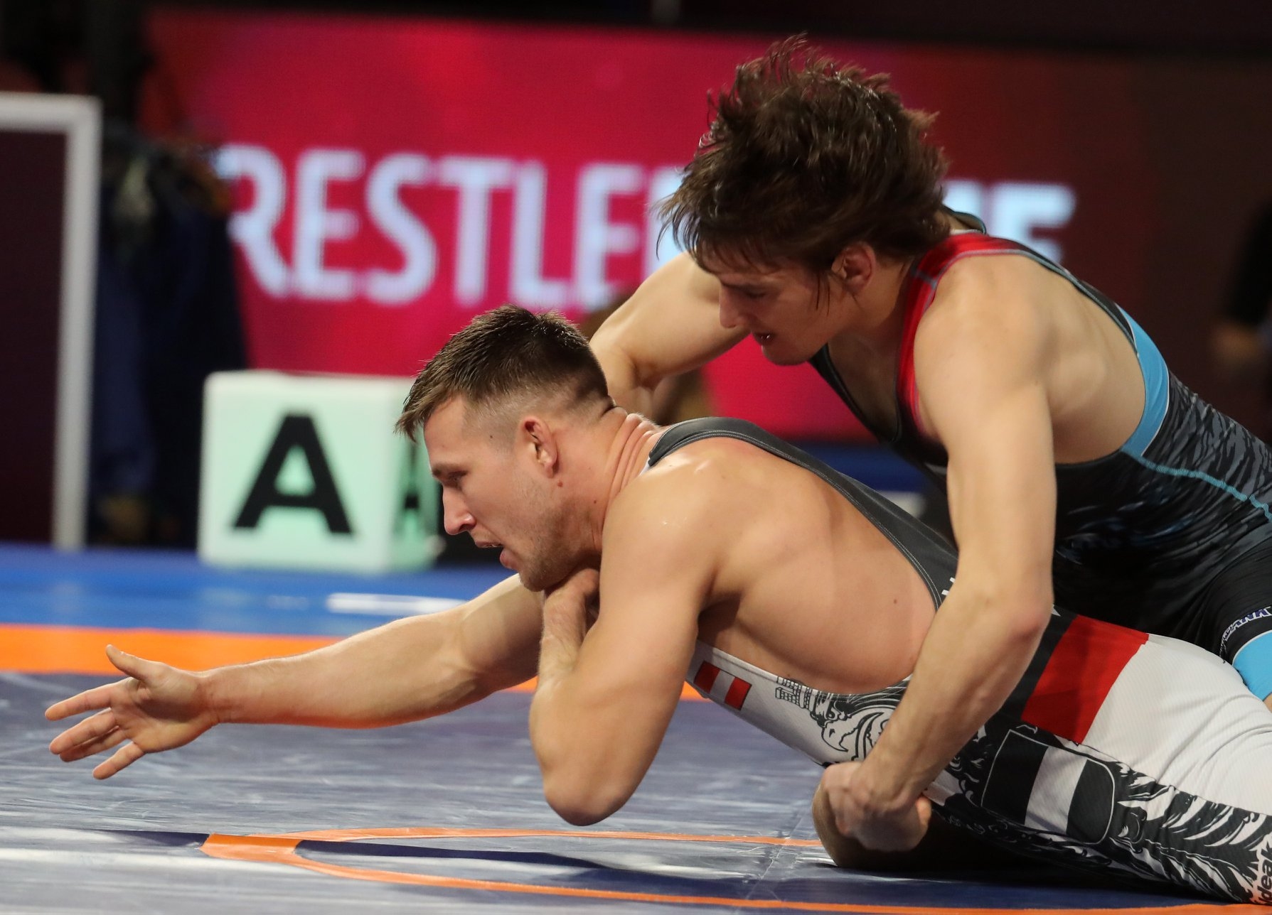 Даниел Александров започна с победа участието си на Европейското първенство