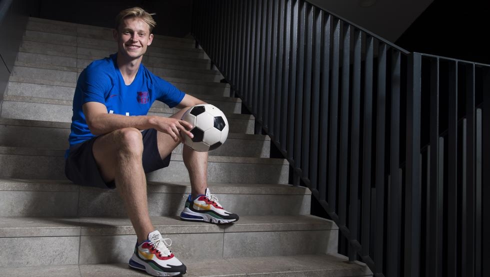 Всяка сутрин при преминаването на портата на тренировъчната база на