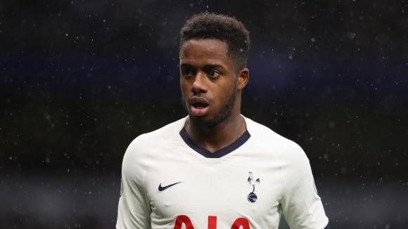 Полузащитникът на Тотнъм Раян Сесенион се завърна да тренира с