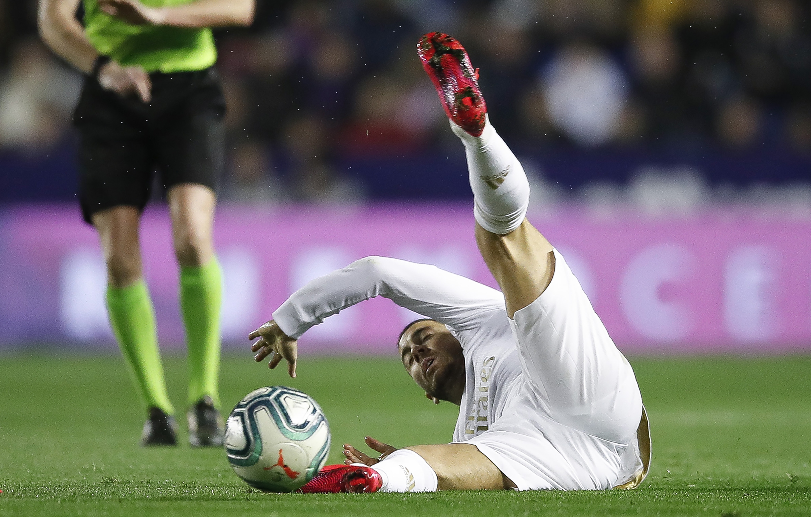Белгийската звезда на Реал Мадрид Еден Азар претърпя успешна операция