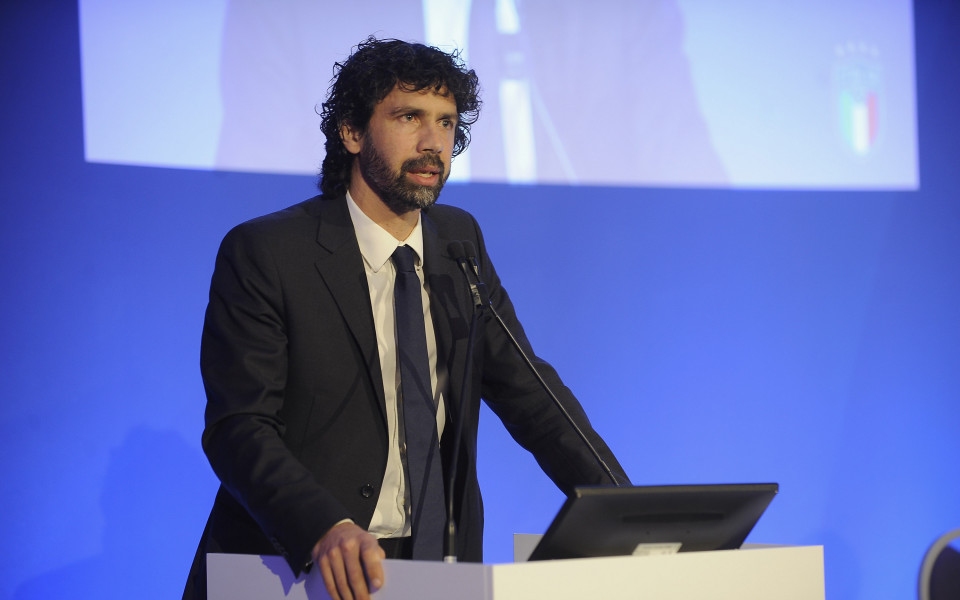 Президентът на асоциацията на футболистите в Италия Дамяно Томази призова