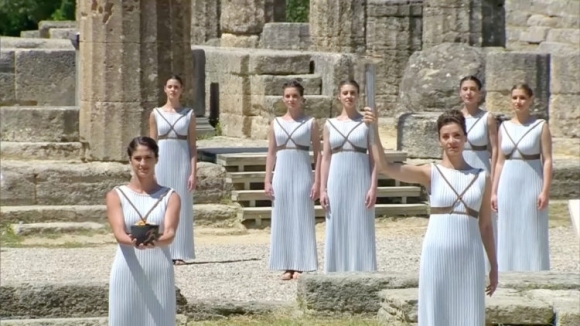 Церемонията по предаването на олимпийския огън в Гърция на 19