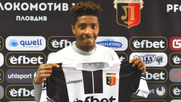 Той е роден на 08 01 1989 и играе на позицията нападател