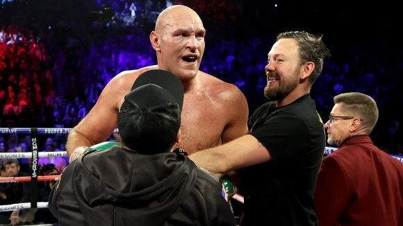 Световният шампион по бокс Тайсън Фюри е симулирал контузия в