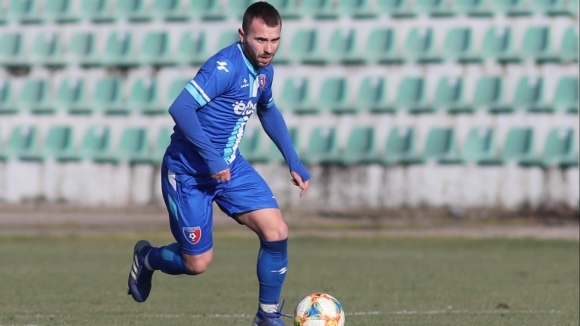 Нефтохимик загуби с 1 2 гостуването си на Струмска слава в