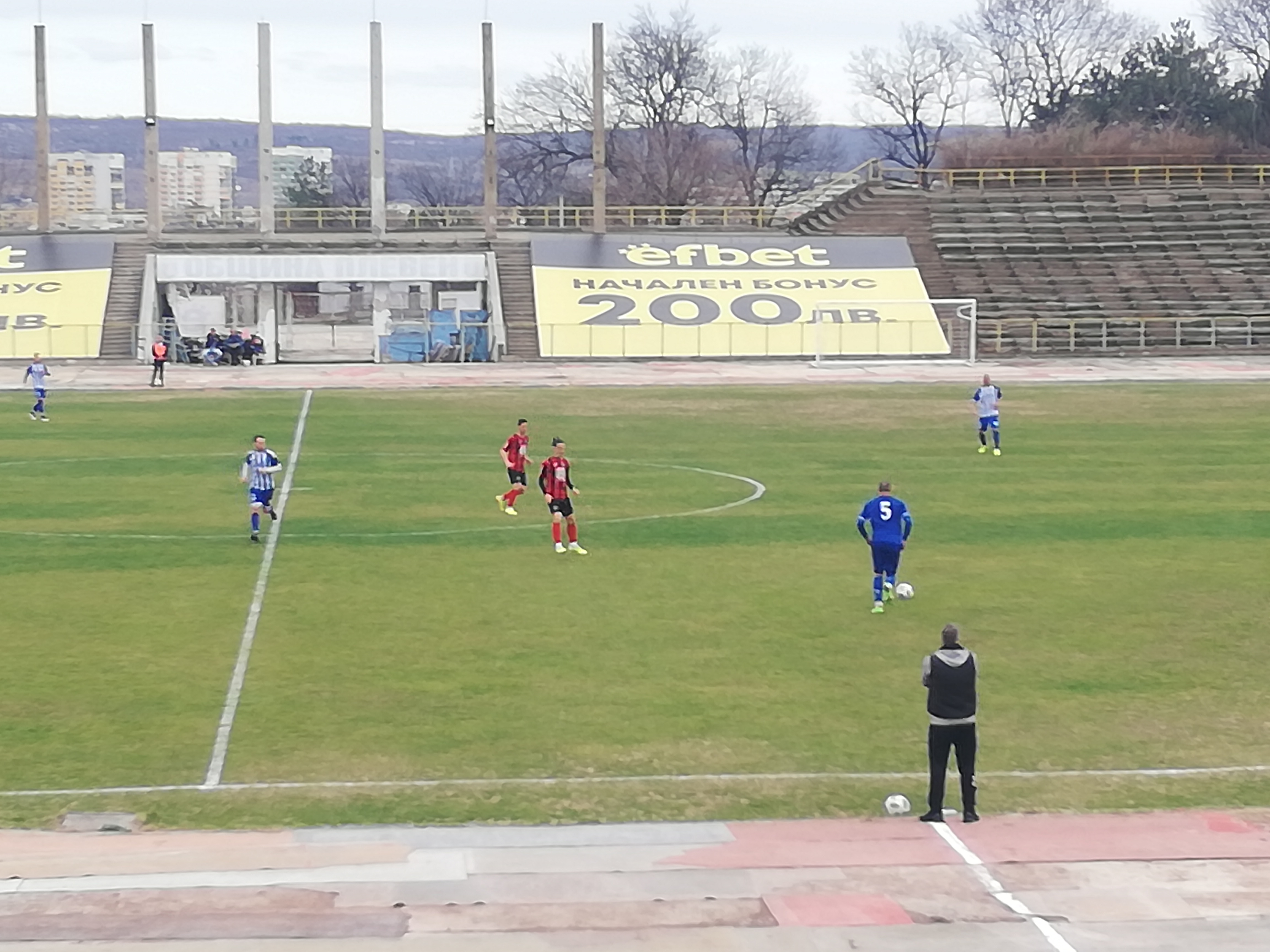 Локомотив (София) спечели с 2:0 гостуването си на Спартак (Плевен).
