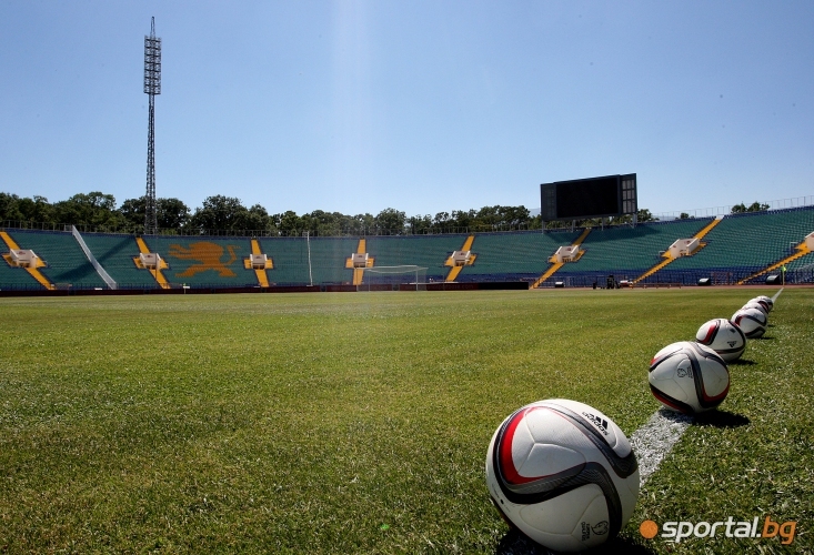 Футболните срещи в България ще се играят пред празни трибуни