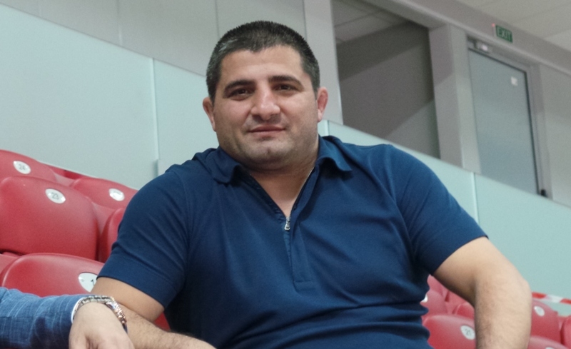 Армен Назарян селекционер на националния отбор по класическа борба празнува