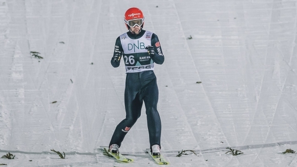 Словенецът Петер Превц спечели състезанието от по ски-скок на голямата