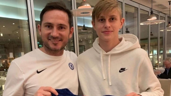 Челси привлече 16 годишния полузащитник от Финландия Джими Тауриайнен Младокът който