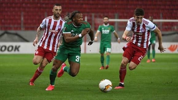 Отборите на Олимпиакос и Уулвърхамптън играят при нулево равенство в