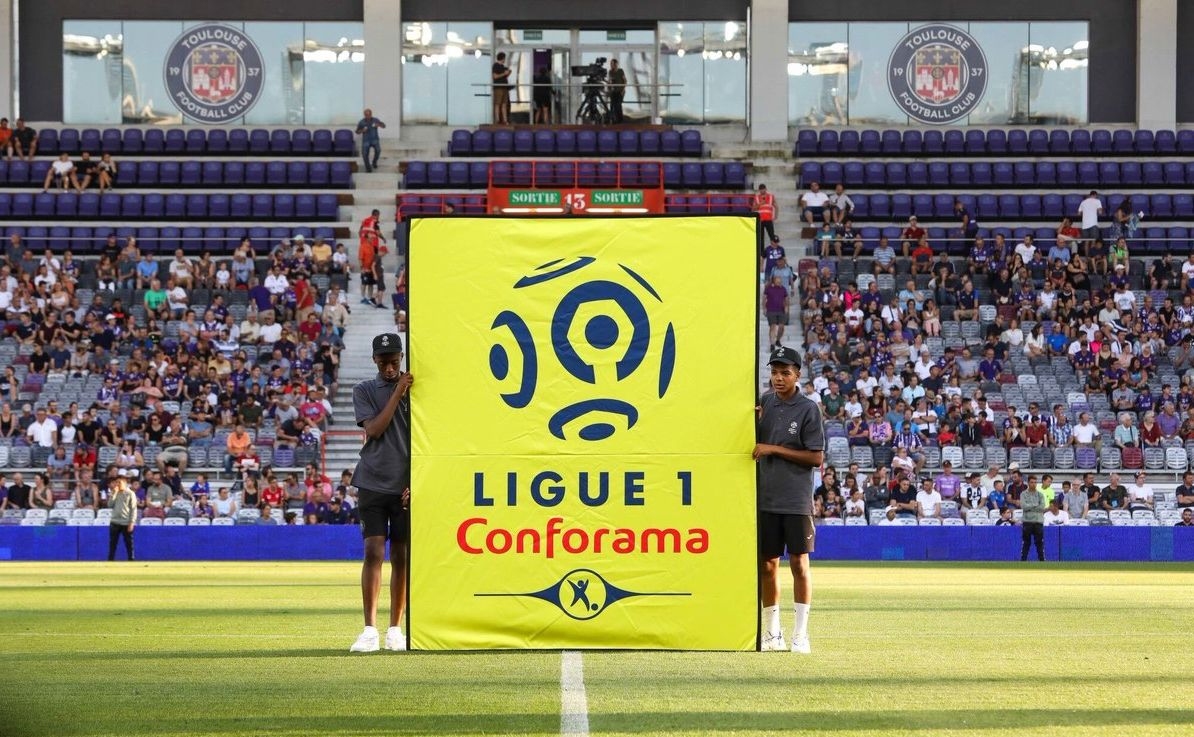 Ръководството на Френската футболна федерация реши късно снощи да преустанови