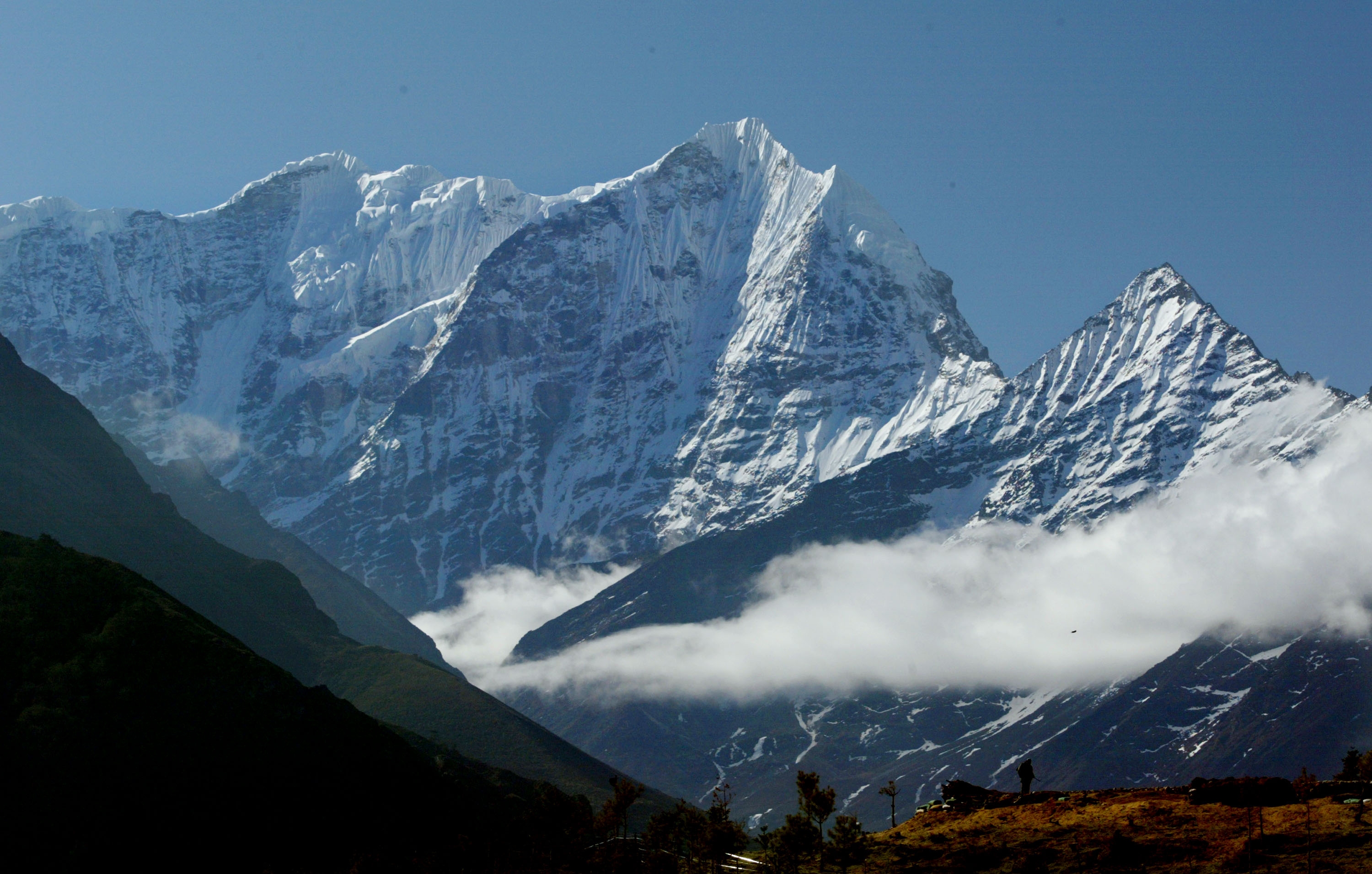 Непал последва Китай и спря разрешенията за изкачване на всичките