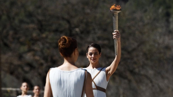Гръцкият олимпийски комитет спря щафетата на олимпийския огън в страната