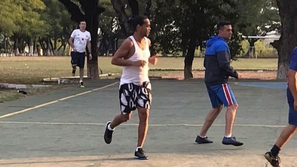 Футболната легенда Роналдиньо може да се включи в затворнически турнир