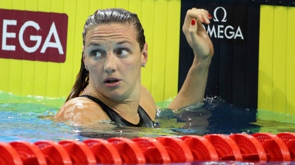 Звездата на унгарското плуване Катинка Хошу призова колегите си и