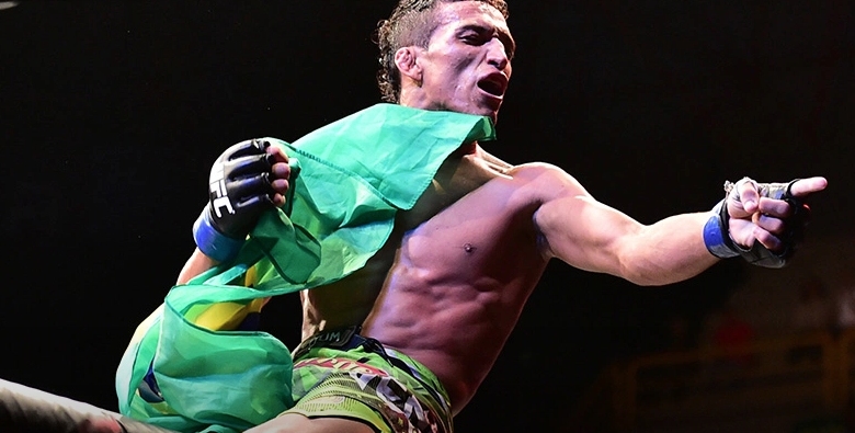 Чарлс Оливейра продължи с впечатляващата серия от победи в UFC.