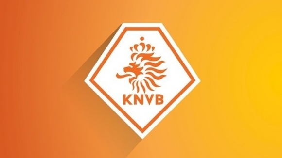 Мачовете от футболното първенство на Нидерландия са прекратени до 6